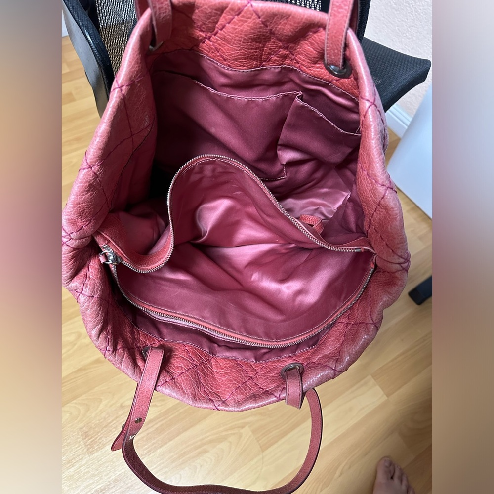 Chanel Pink Leather Tote Bag (Pre-Owned)
$2000 Size: OS | Chanel
Made in Italy
